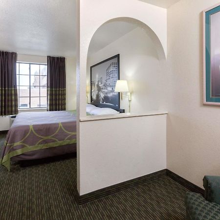 Super 8 By Wyndham Tulsa/Downtown/East Hotell Eksteriør bilde