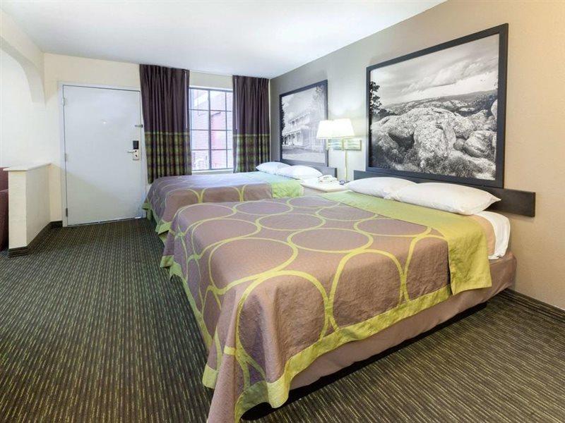 Super 8 By Wyndham Tulsa/Downtown/East Hotell Eksteriør bilde