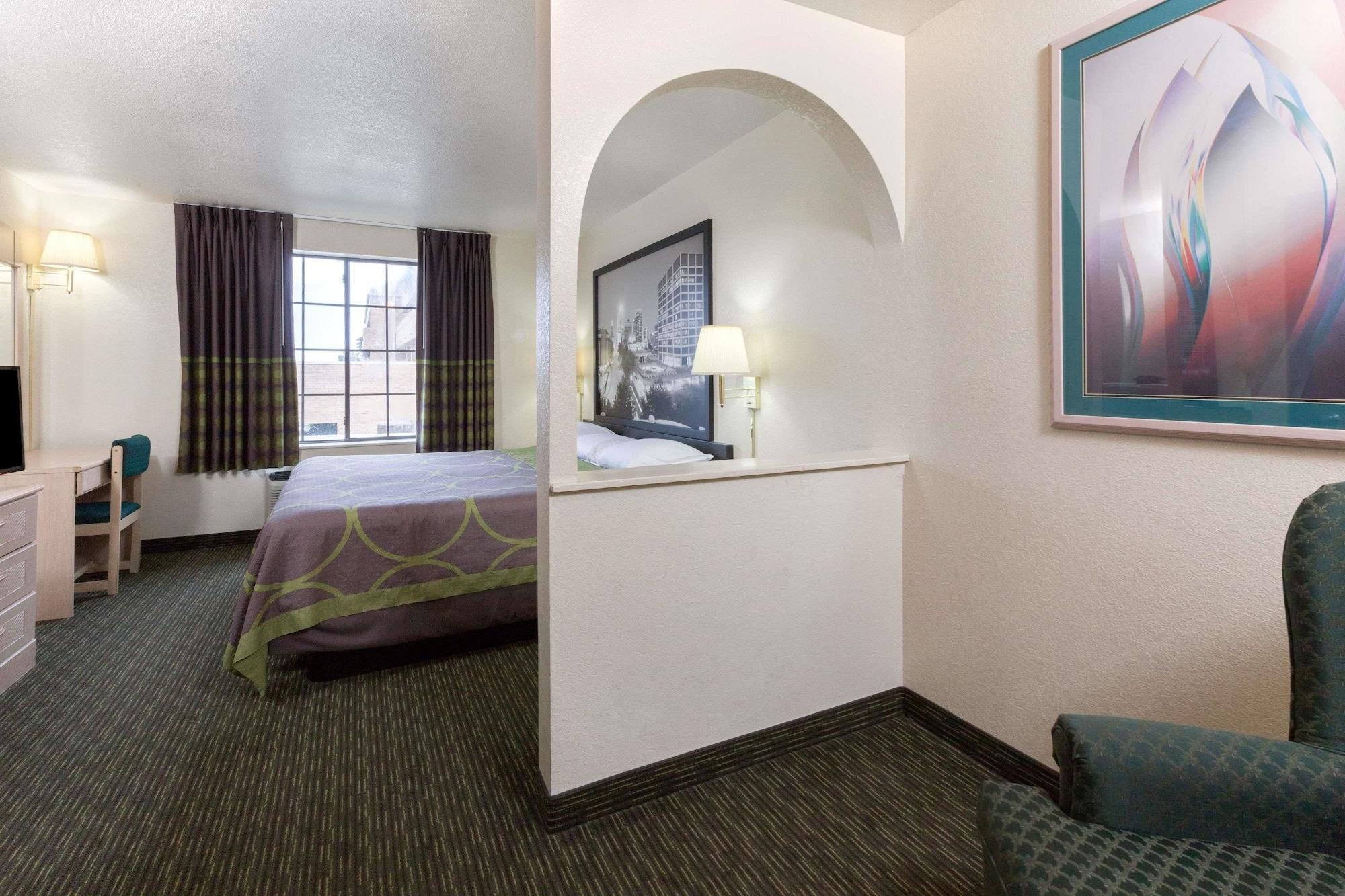 Super 8 By Wyndham Tulsa/Downtown/East Hotell Eksteriør bilde