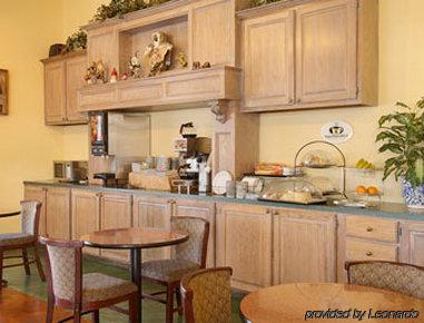 Super 8 By Wyndham Tulsa/Downtown/East Hotell Restaurant bilde